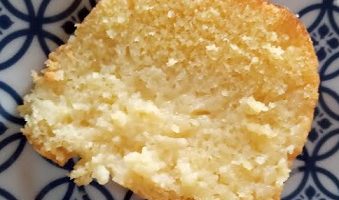 Bolo de Fubá Cremoso Macio – Receita de Liquidificador Fácil e Gostosa
