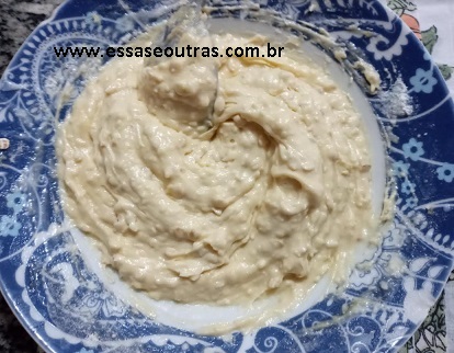 massa-de-mini-bolo-de-abacaxi-com-coco