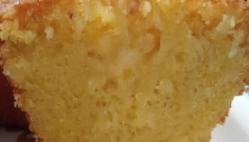 Bolo Cremoso de Milho com Fubá, Coco e Queijo Receita de Liquidificador