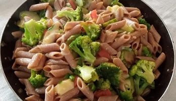 Macarrão com Abobrinha, Brócolis e Tomate – Massa com legumes