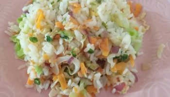 Arroz Cozido com Repolho, Azeitonas e Cenoura – Aproveitar Arroz Cozido