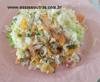 Arroz Cozido com Repolho, Azeitonas e Cenoura – Aproveitar Arroz Cozido