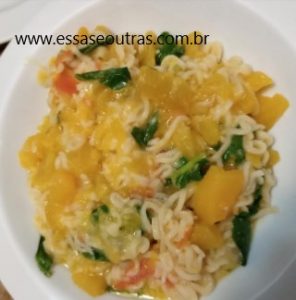 macarrão-instantâneo-com-fava-abóbora