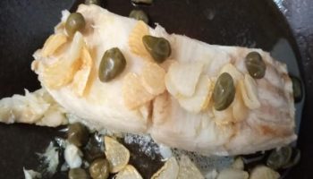 Lombo de Bacalhau no Azeite, Alho e Alcaparras – Receita de frigideira