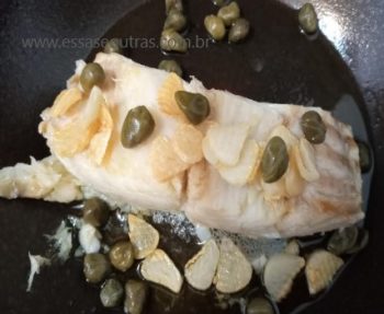 Lombo de Bacalhau no Azeite, Alho e Alcaparras – Receita de frigideira