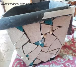 mosaico-em-vaso-de-plástico-