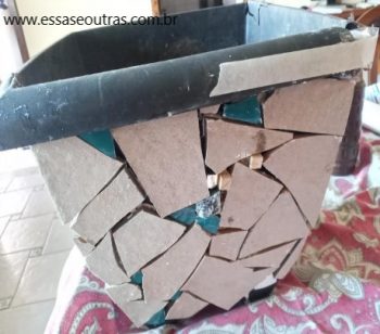 Mosaico em Vaso de Plástico Quebrado – Como Fazer, Que Cola Usar