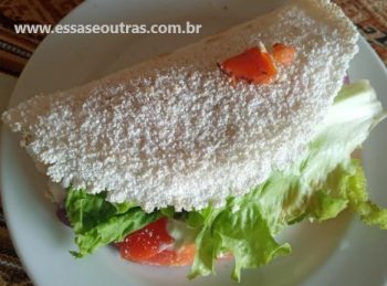 Tapioca Recheada com Salame Queijo Alface e Tomate – Como fazer
