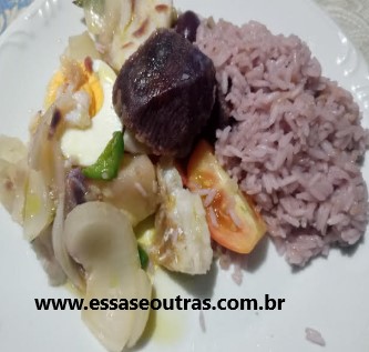 arroz-cozido-na-água-do-bacalhau-e-batata-doce-roxa-
