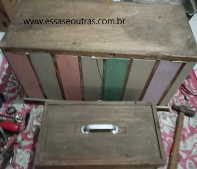 pátina-colorida-em-madeira-de-demolição-