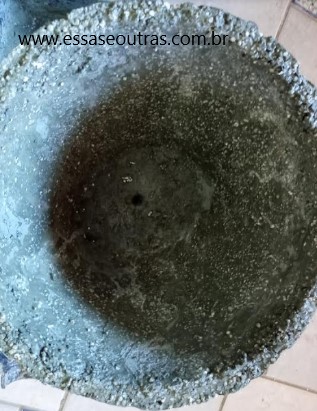 vaso-grande-de-cimento-e-isopor-
