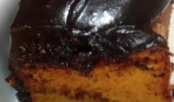 Bolo de Cenoura com Cobertura de Leite Condensado Caseiro Receita