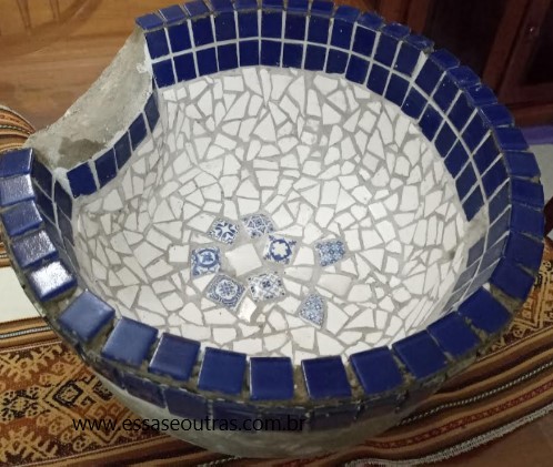 vasos-com-mosaico-para-fazer-fonte-