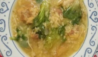 Sopa de Frango com Arroz e Escarola – Receita Fácil de Sopa