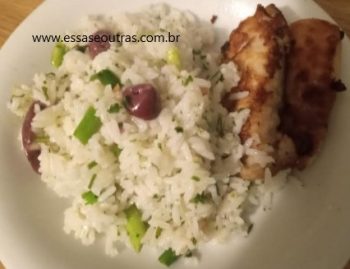 Arroz com Aspargos e Azeitonas servido com Peixe Frito – Receita