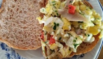 Omelete com Frango e Pimentão – Café da Manhã Nutritivo