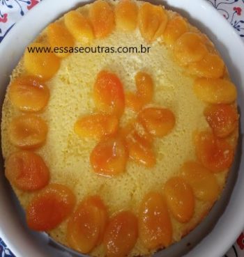 Torta com Massa de Farinha de Amêndoas e Recheio de Laranja
