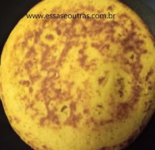 pão-de-farinha-de-amêndoas-na-frigideira-