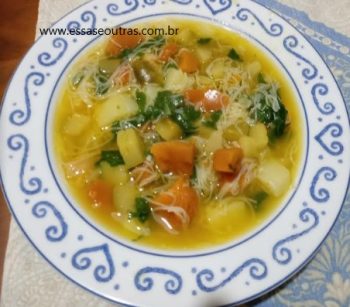 Sopa com Caldo de Bacalhau e Legumes Receita Fácil e Nutritiva