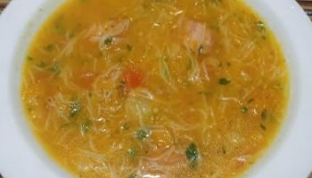 Sopa com Lombo de Porco Salgado Legumes e Cabelinho de Anjo