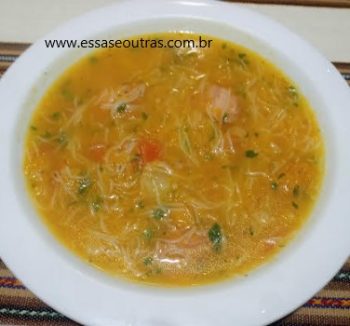 Sopa com Lombo de Porco Salgado Legumes e Cabelinho de Anjo