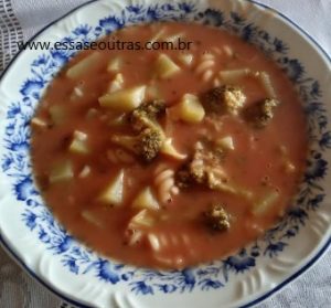 receita-de-sopa-de-feijão-com-chuchu-e-brócolis-
