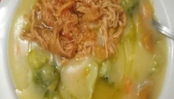 Sopa de Fubá com Frango Desfiado e Legume – Receita Fácil