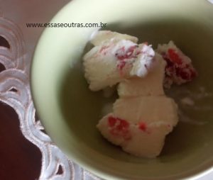 receita-de-sorvete-caseiro-com-morangos-