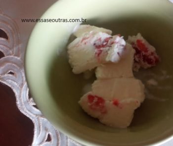 Sorvete Caseiro com Morangos – Receita de Sorvete de Forma